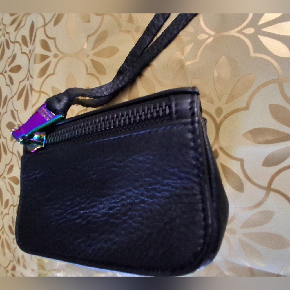 🔥NEW Aimee Kestenberg Black Leather Wristlet Crossbody Iridescent Zipper - Picture 14 of 15